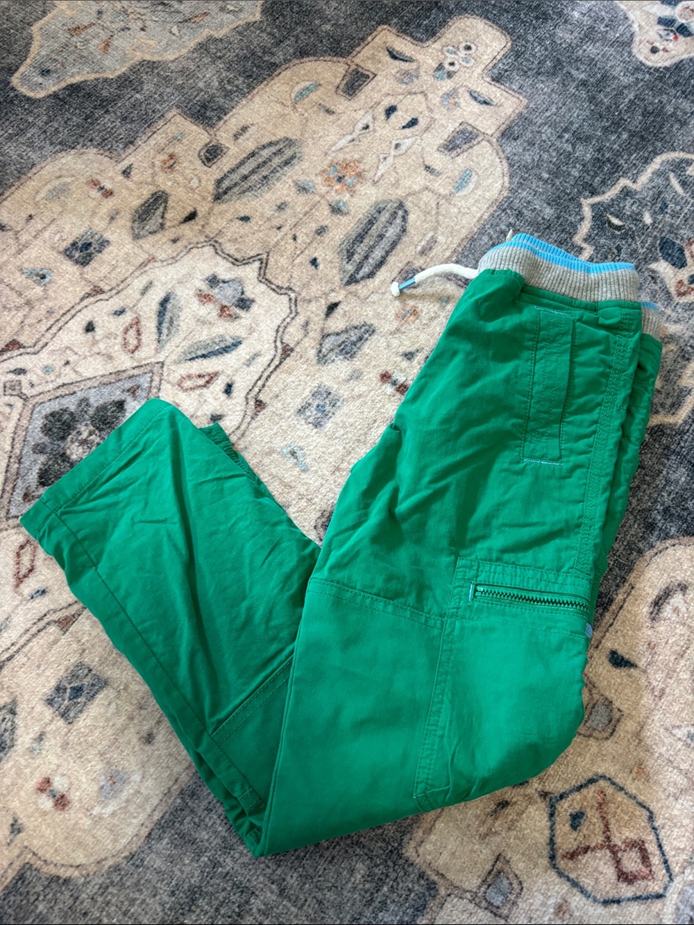 Mini Boden Bright Green Cargo Jogger Pants, full lined star pattern, size 9